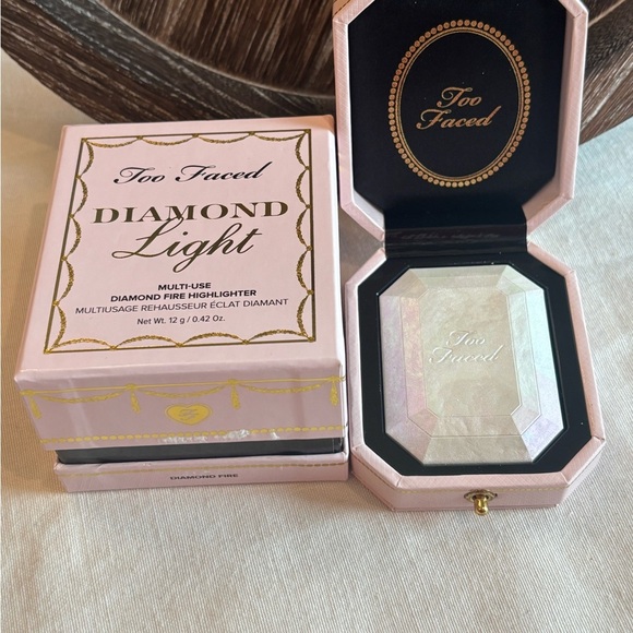 Too Faced Diamond Light Multi-Use Diamond Fire Highlighter • 12g / 0.42oz - Picture 4 of 8